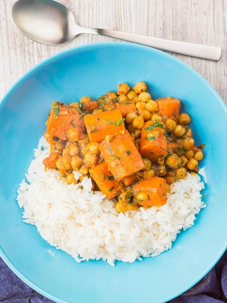 The Delicious and Healthy Way to Enjoy Your Favorite Carrot Chickpea Curry Recipe!